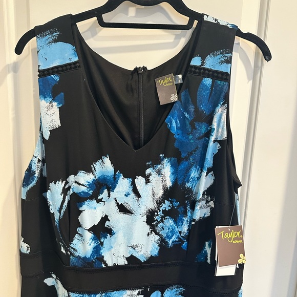 NWT Women’s Taylor Sleeveless Black and Blue Floral Midi Dress - Picture 5 of 7